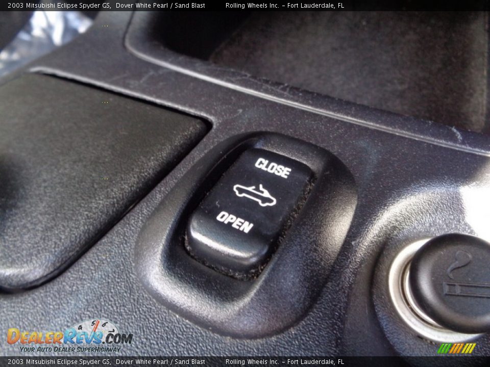 2003 Mitsubishi Eclipse Spyder GS Dover White Pearl / Sand Blast Photo #34