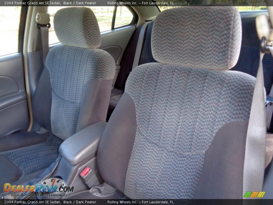 2004 Pontiac Grand Am SE Sedan Black / Dark Pewter Photo #32