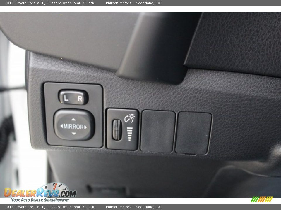 2018 Toyota Corolla LE Blizzard White Pearl / Black Photo #17