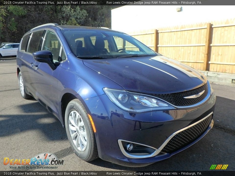 Front 3/4 View of 2018 Chrysler Pacifica Touring Plus Photo #7