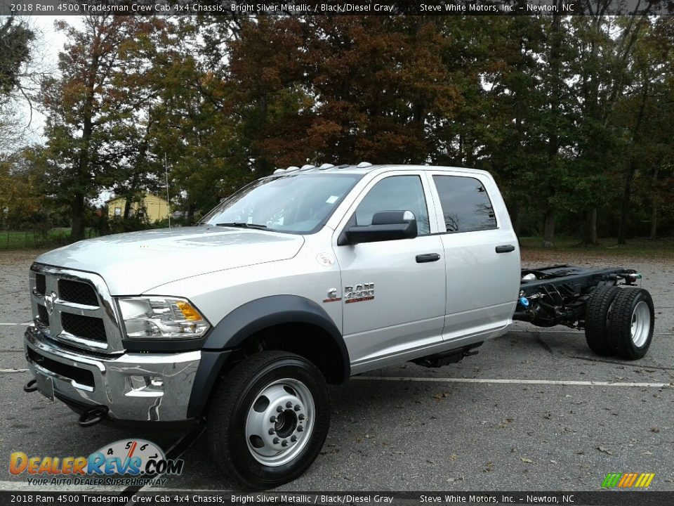 Front 3/4 View of 2018 Ram 4500 Tradesman Crew Cab 4x4 Chassis Photo #2
