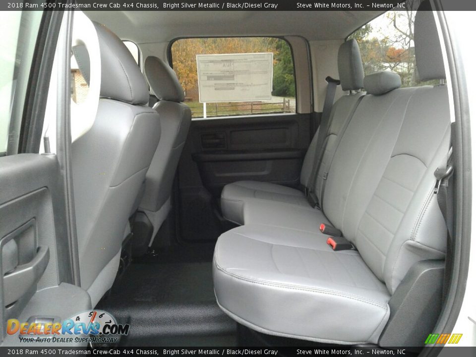 2018 Ram 4500 Tradesman Crew Cab 4x4 Chassis Bright Silver Metallic / Black/Diesel Gray Photo #10