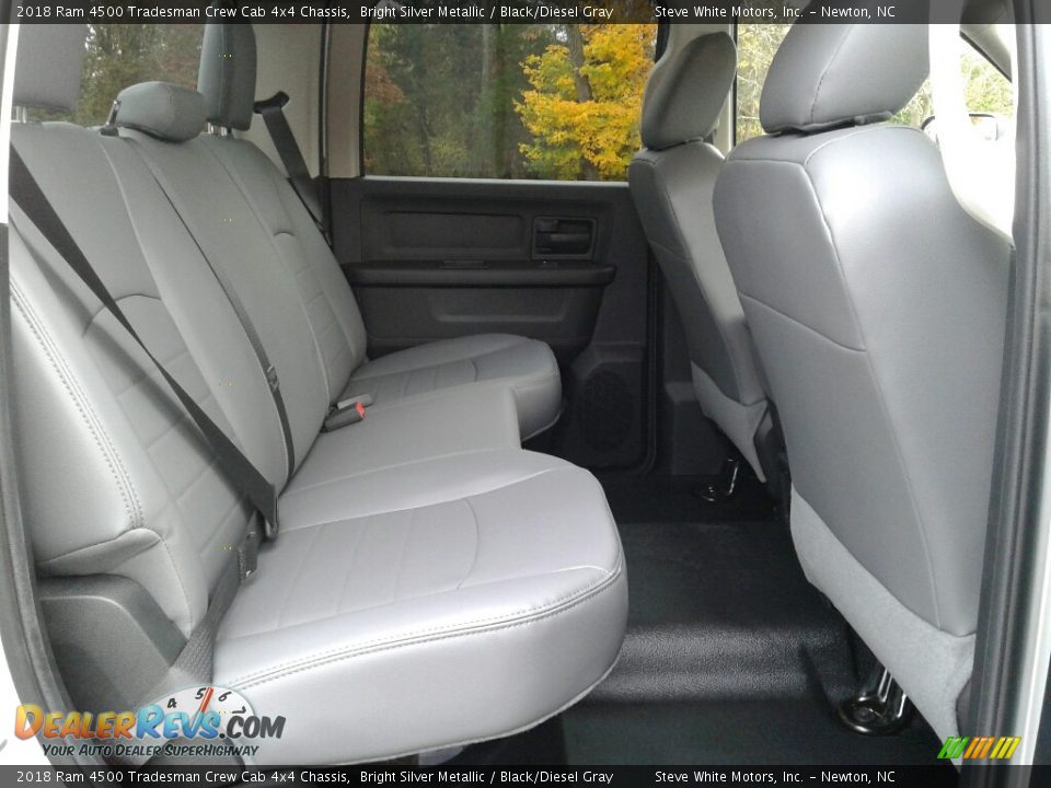2018 Ram 4500 Tradesman Crew Cab 4x4 Chassis Bright Silver Metallic / Black/Diesel Gray Photo #11