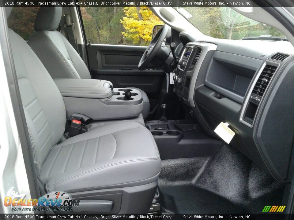 2018 Ram 4500 Tradesman Crew Cab 4x4 Chassis Bright Silver Metallic / Black/Diesel Gray Photo #12