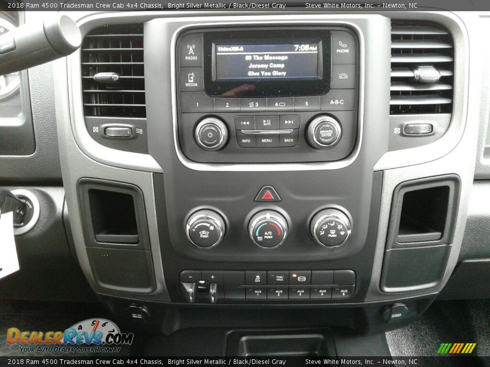 2018 Ram 4500 Tradesman Crew Cab 4x4 Chassis Bright Silver Metallic / Black/Diesel Gray Photo #17