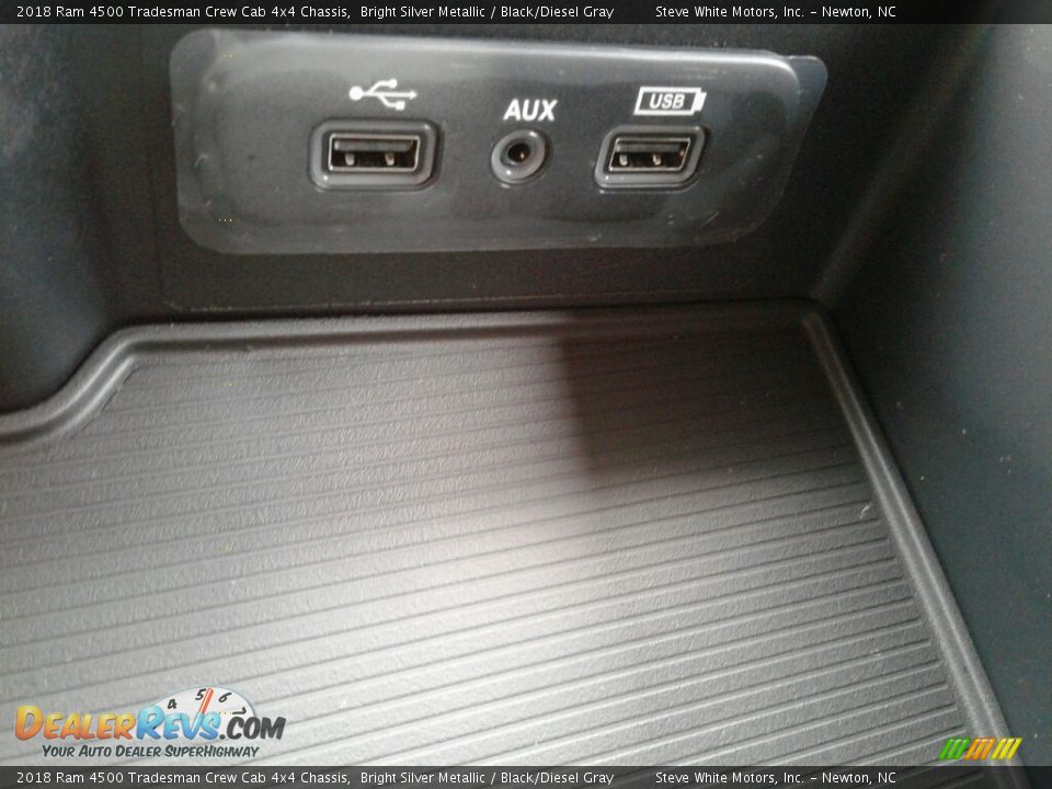 2018 Ram 4500 Tradesman Crew Cab 4x4 Chassis Bright Silver Metallic / Black/Diesel Gray Photo #22