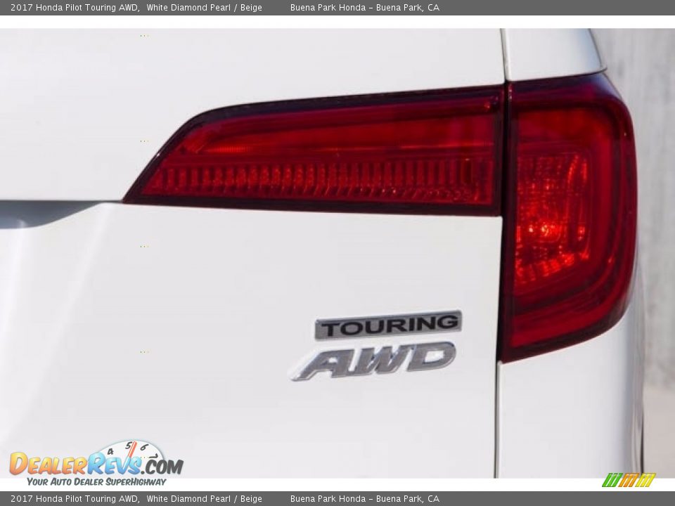 2017 Honda Pilot Touring AWD White Diamond Pearl / Beige Photo #4