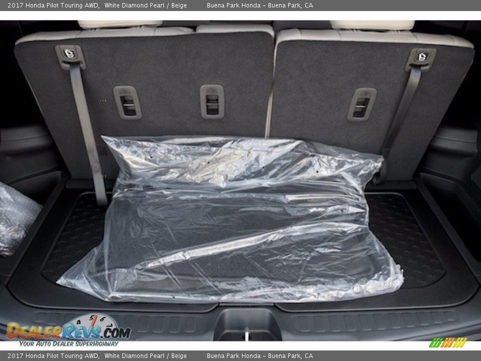 2017 Honda Pilot Touring AWD White Diamond Pearl / Beige Photo #18