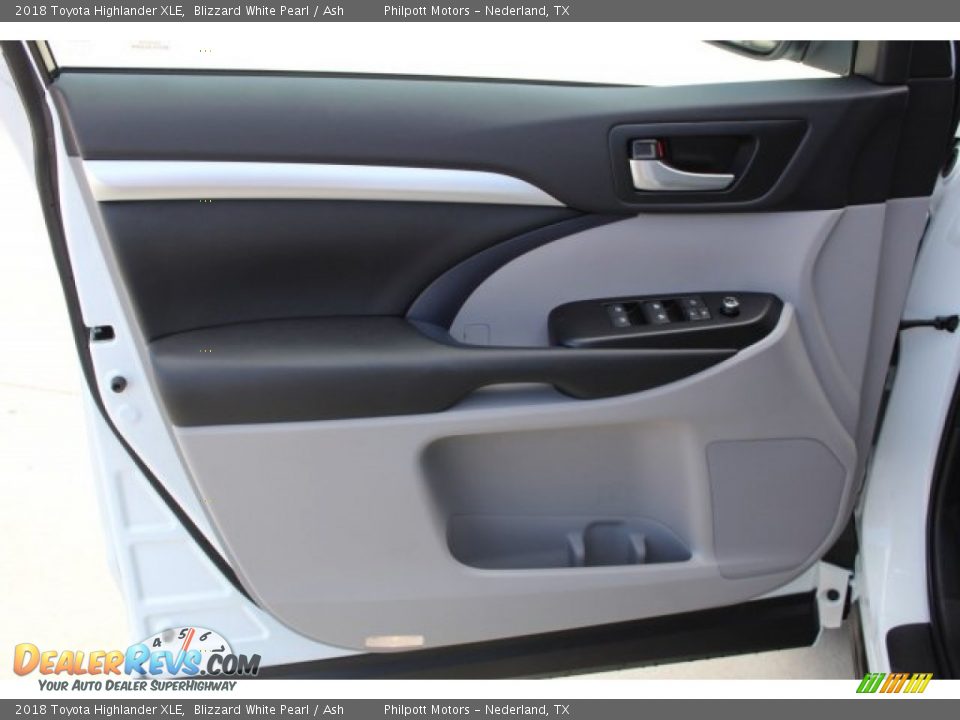 2018 Toyota Highlander XLE Blizzard White Pearl / Ash Photo #8