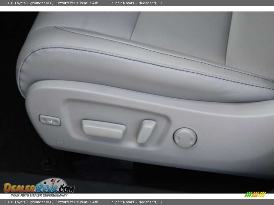 2018 Toyota Highlander XLE Blizzard White Pearl / Ash Photo #11