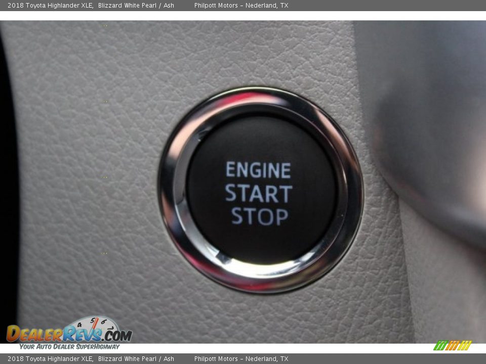 2018 Toyota Highlander XLE Blizzard White Pearl / Ash Photo #15