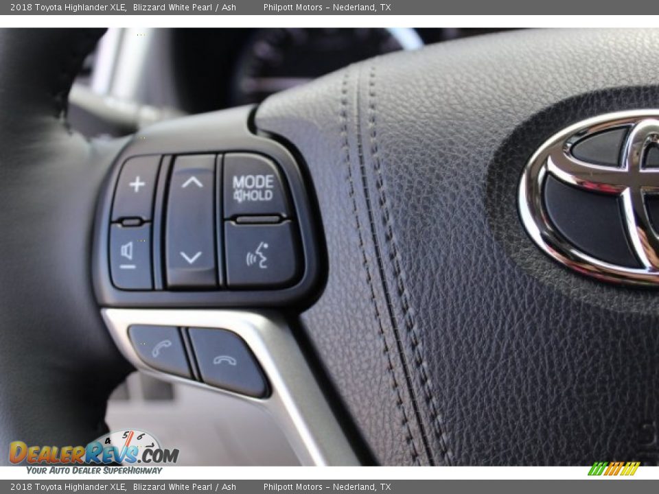 2018 Toyota Highlander XLE Blizzard White Pearl / Ash Photo #17