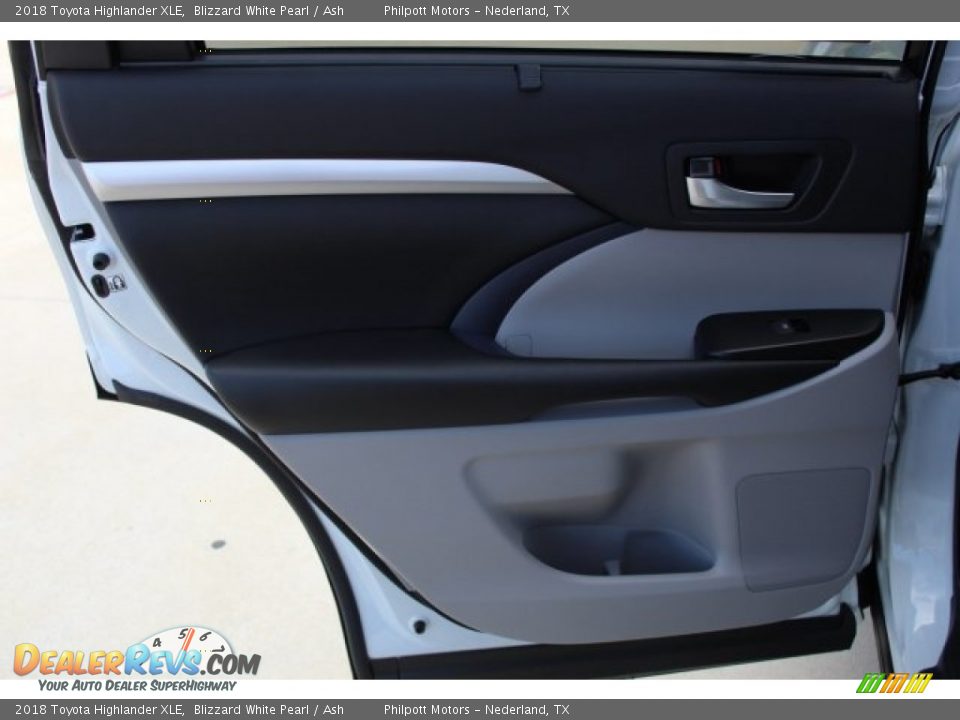 2018 Toyota Highlander XLE Blizzard White Pearl / Ash Photo #21