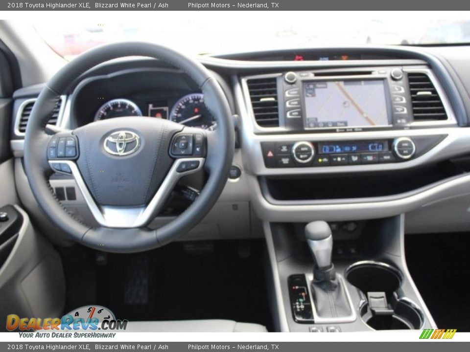 2018 Toyota Highlander XLE Blizzard White Pearl / Ash Photo #23