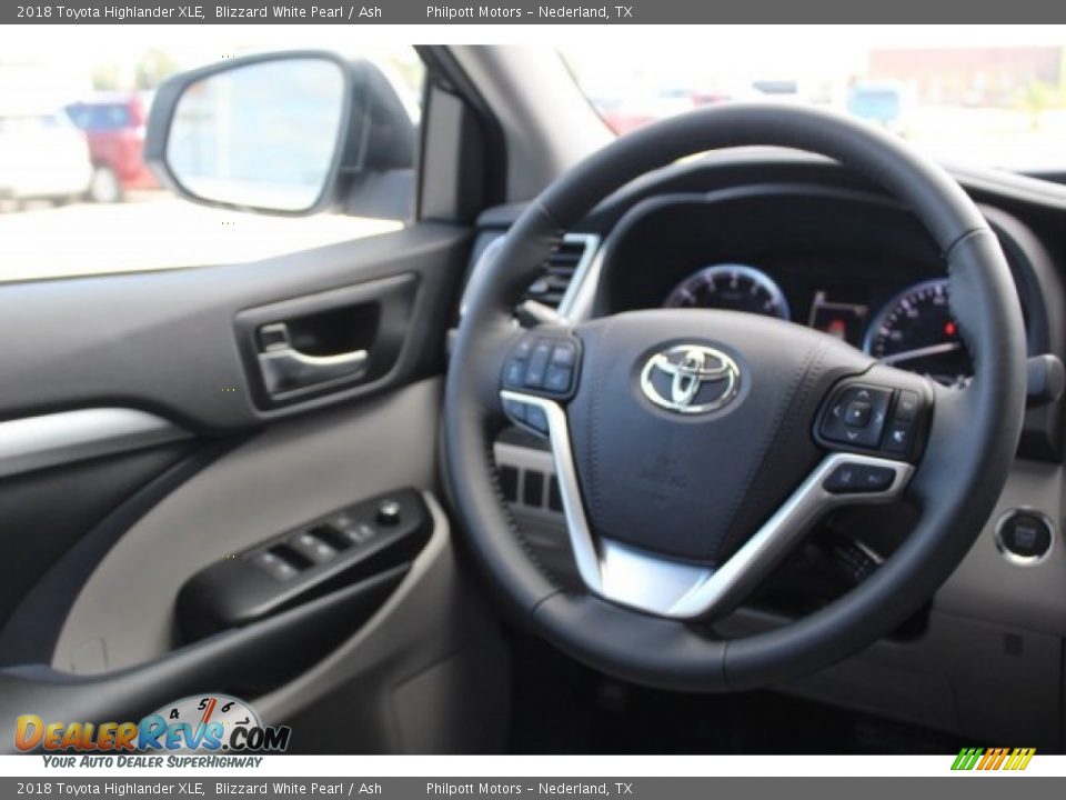 2018 Toyota Highlander XLE Blizzard White Pearl / Ash Photo #24