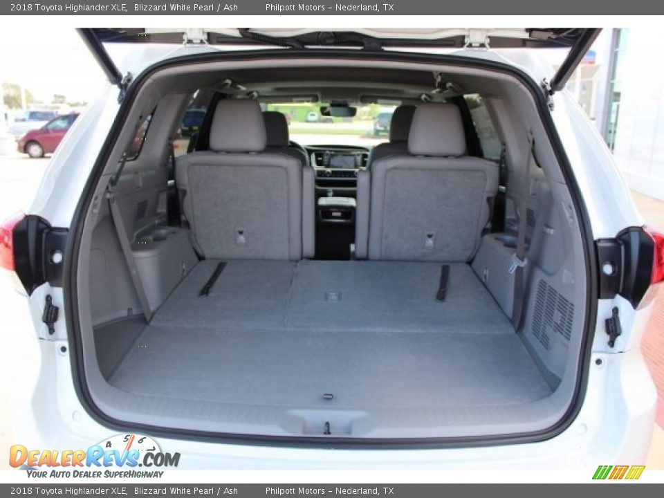 2018 Toyota Highlander XLE Blizzard White Pearl / Ash Photo #25