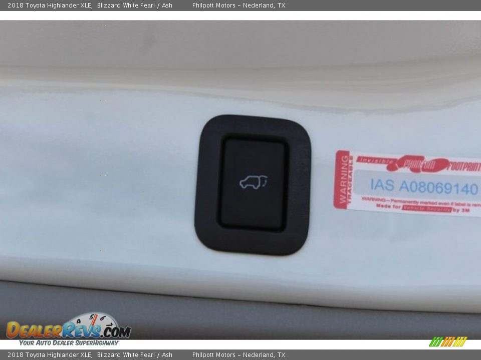 2018 Toyota Highlander XLE Blizzard White Pearl / Ash Photo #26