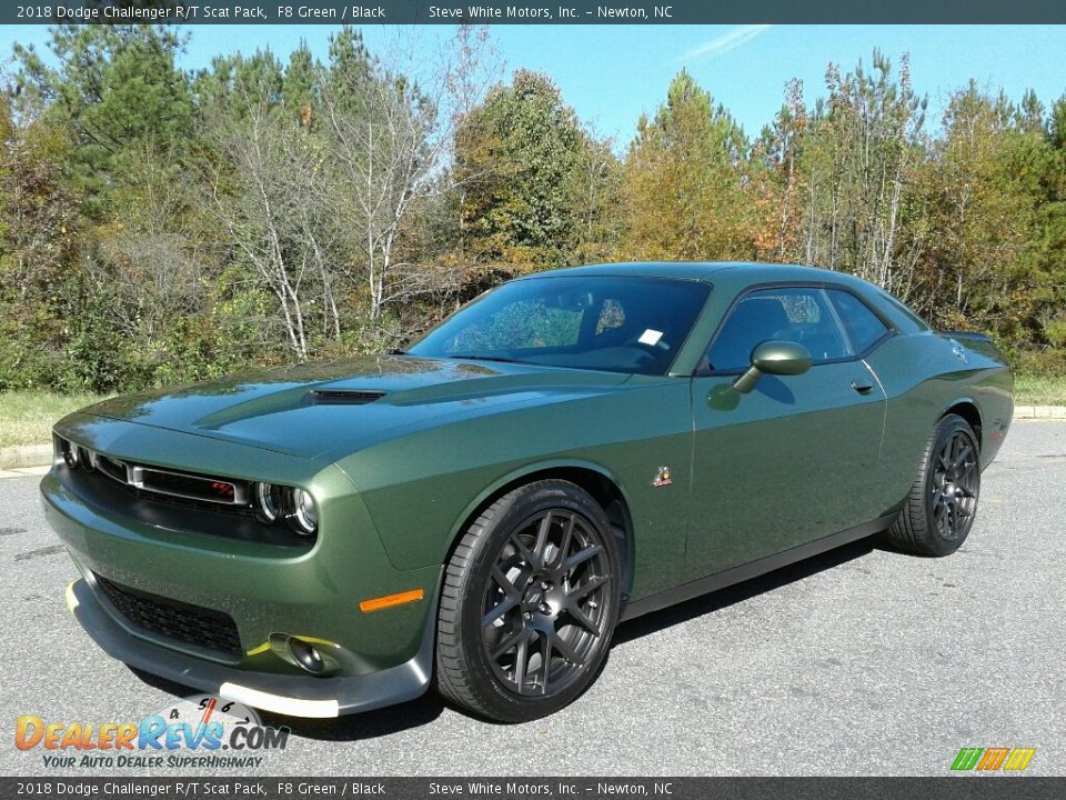 Front 3/4 View of 2018 Dodge Challenger R/T Scat Pack Photo #2
