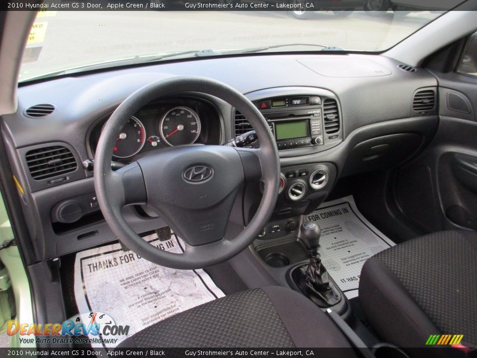 2010 Hyundai Accent GS 3 Door Apple Green / Black Photo #10