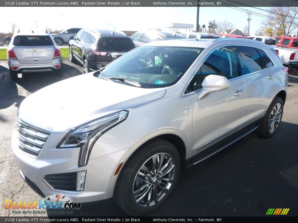 Front 3/4 View of 2018 Cadillac XT5 Premium Luxury AWD Photo #7