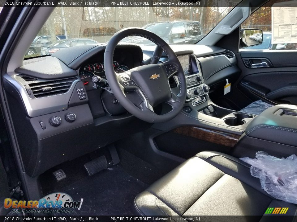 Front Seat of 2018 Chevrolet Suburban LT 4WD Photo #7