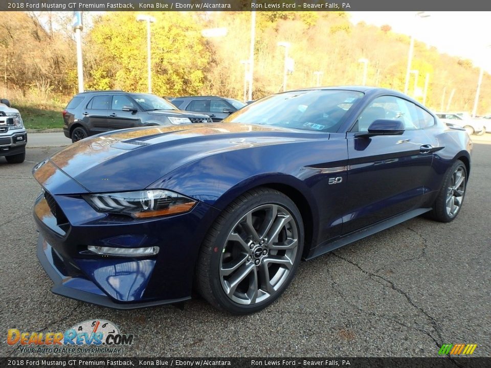 Front 3/4 View of 2018 Ford Mustang GT Premium Fastback Photo #6