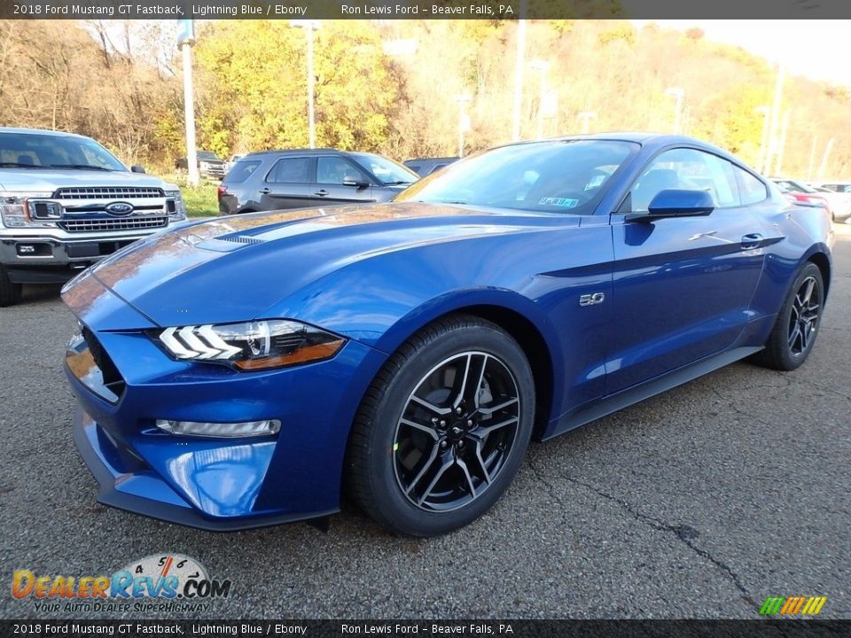 Front 3/4 View of 2018 Ford Mustang GT Fastback Photo #6