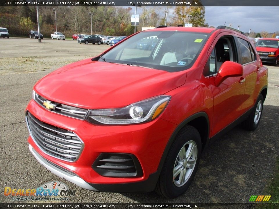 Front 3/4 View of 2018 Chevrolet Trax LT AWD Photo #8