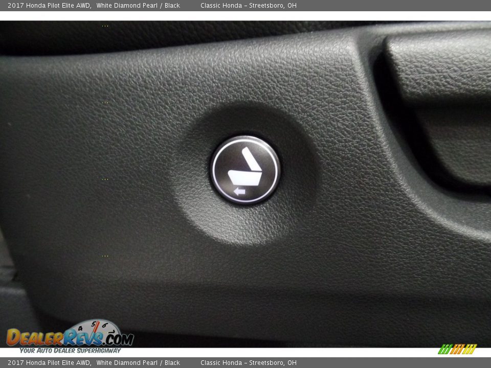 2017 Honda Pilot Elite AWD White Diamond Pearl / Black Photo #32