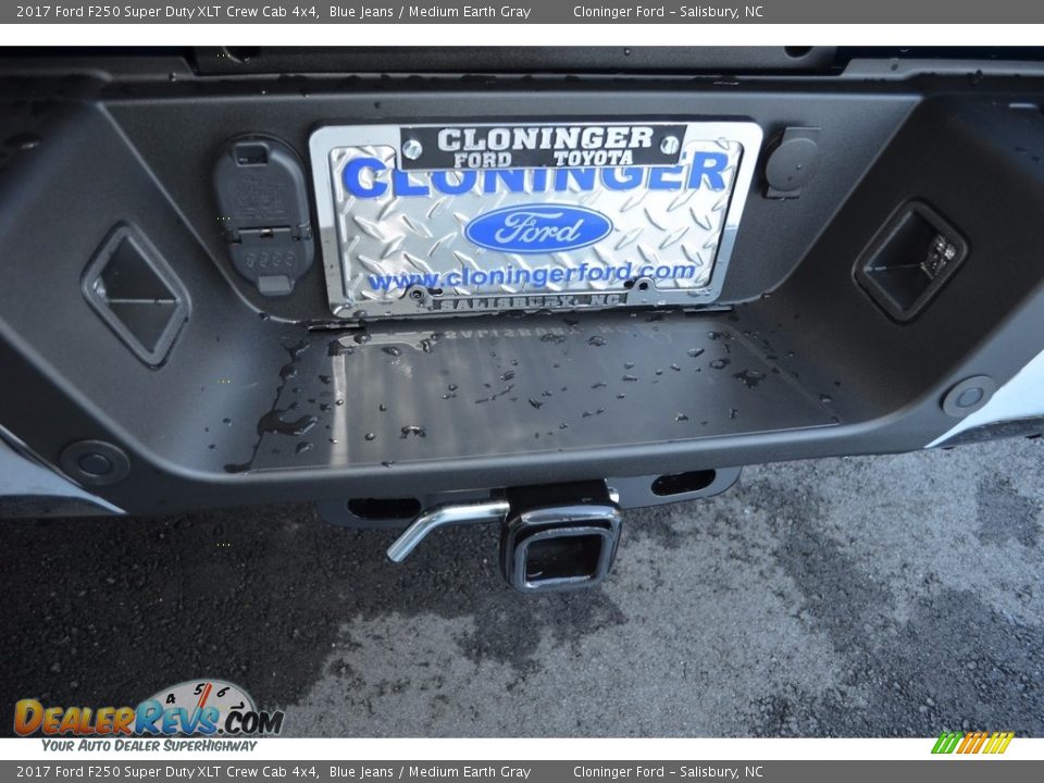 2017 Ford F250 Super Duty XLT Crew Cab 4x4 Blue Jeans / Medium Earth Gray Photo #5