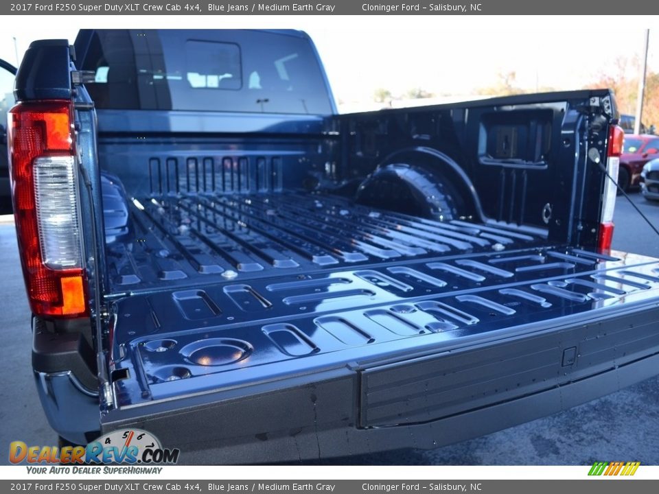 2017 Ford F250 Super Duty XLT Crew Cab 4x4 Blue Jeans / Medium Earth Gray Photo #6