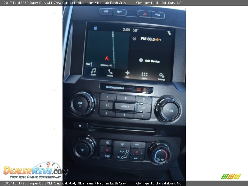 2017 Ford F250 Super Duty XLT Crew Cab 4x4 Blue Jeans / Medium Earth Gray Photo #11