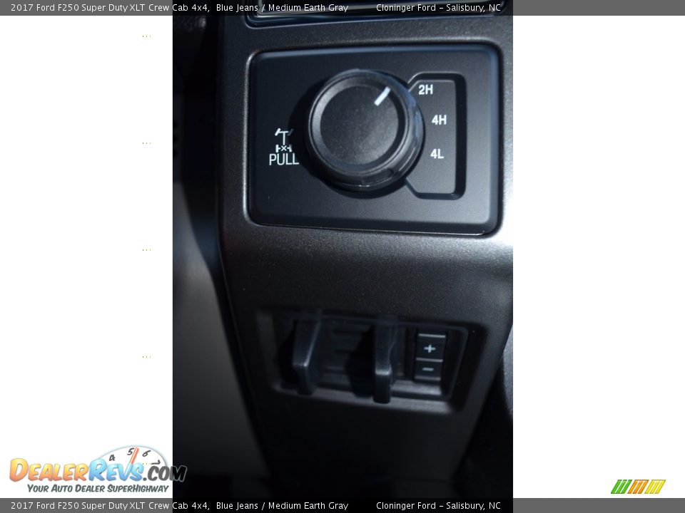 2017 Ford F250 Super Duty XLT Crew Cab 4x4 Blue Jeans / Medium Earth Gray Photo #15