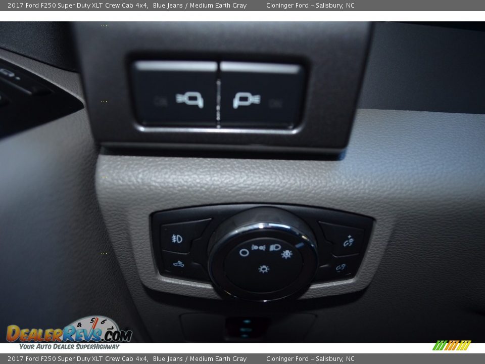 2017 Ford F250 Super Duty XLT Crew Cab 4x4 Blue Jeans / Medium Earth Gray Photo #19
