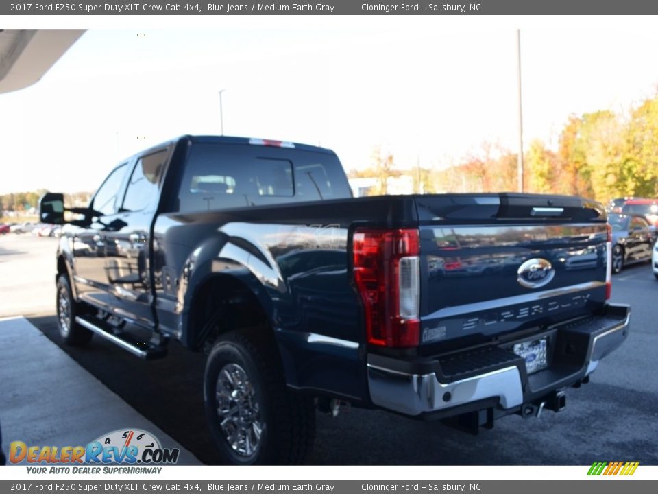 2017 Ford F250 Super Duty XLT Crew Cab 4x4 Blue Jeans / Medium Earth Gray Photo #21