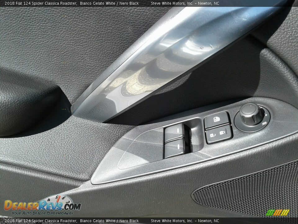 Controls of 2018 Fiat 124 Spider Classica Roadster Photo #14