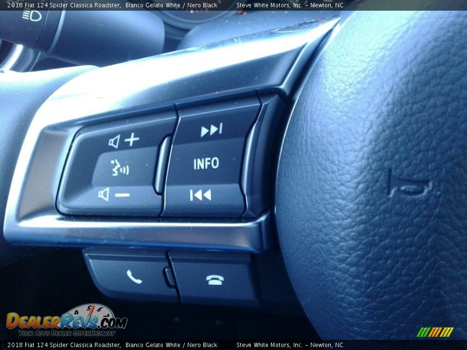 Controls of 2018 Fiat 124 Spider Classica Roadster Photo #15