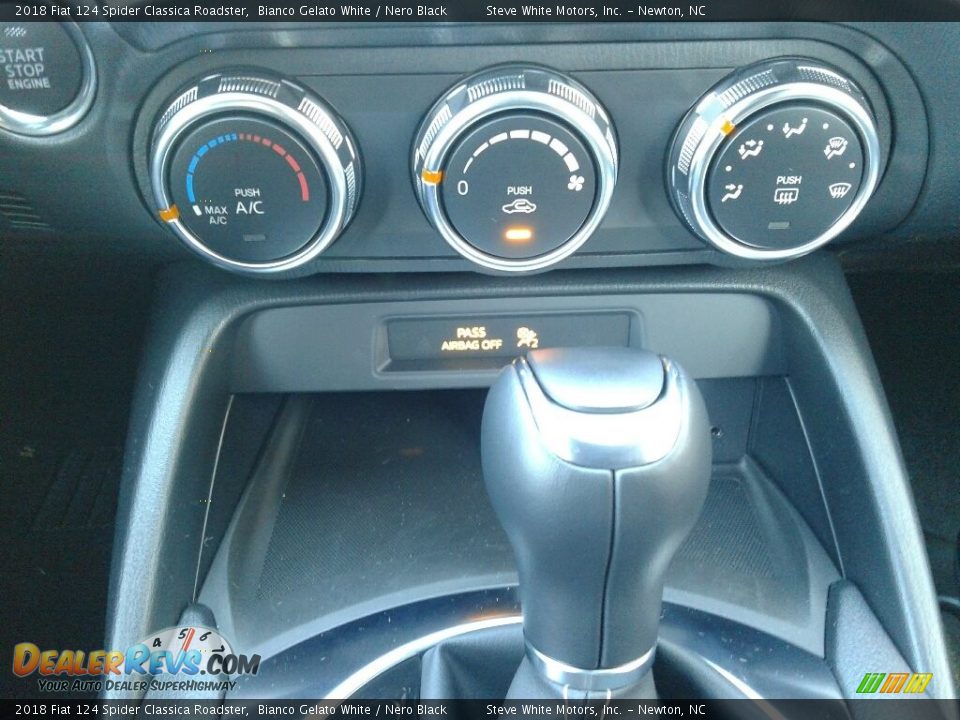 Controls of 2018 Fiat 124 Spider Classica Roadster Photo #21