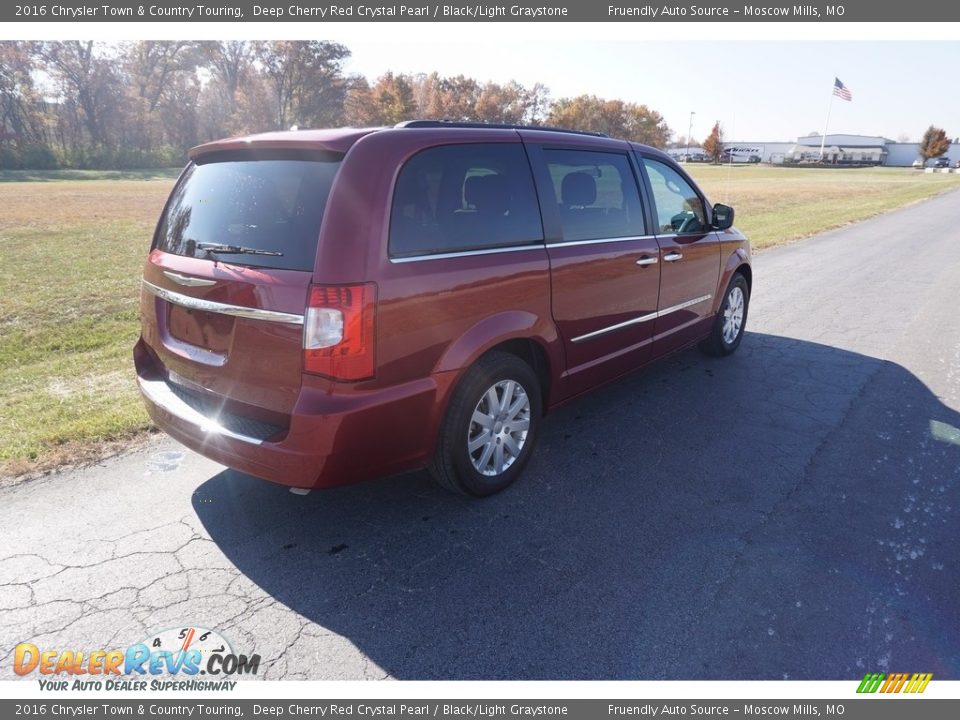 2016 Chrysler Town & Country Touring Deep Cherry Red Crystal Pearl / Black/Light Graystone Photo #32