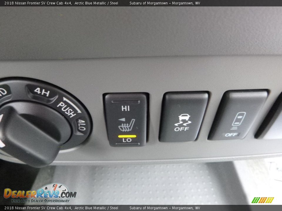 Controls of 2018 Nissan Frontier SV Crew Cab 4x4 Photo #18