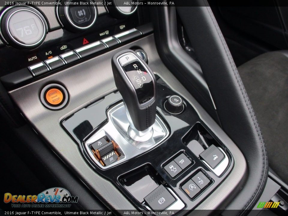2016 Jaguar F-TYPE Convertible Ultimate Black Metallic / Jet Photo #17