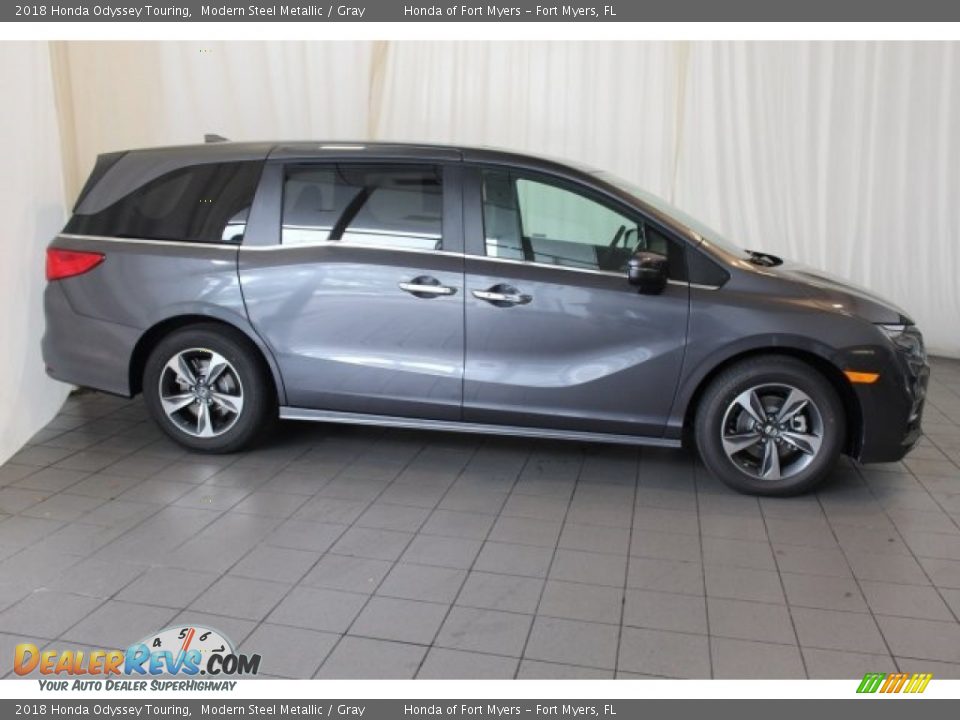 2018 Honda Odyssey Touring Modern Steel Metallic / Gray Photo #3
