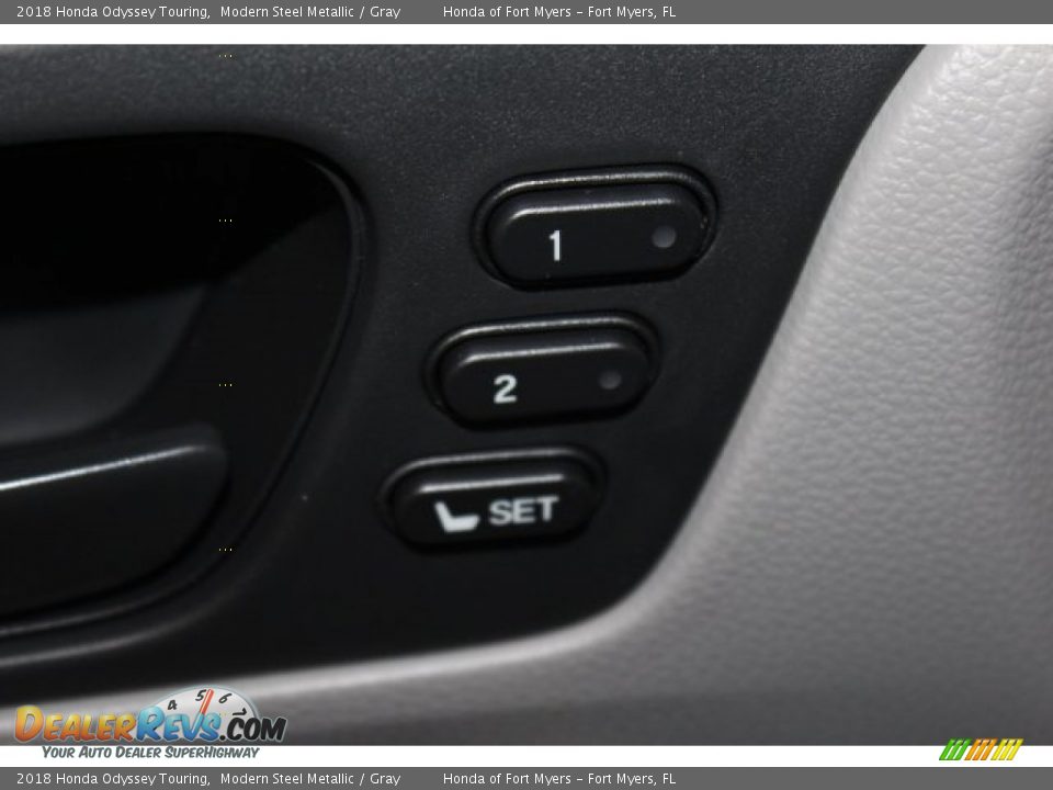 2018 Honda Odyssey Touring Modern Steel Metallic / Gray Photo #10