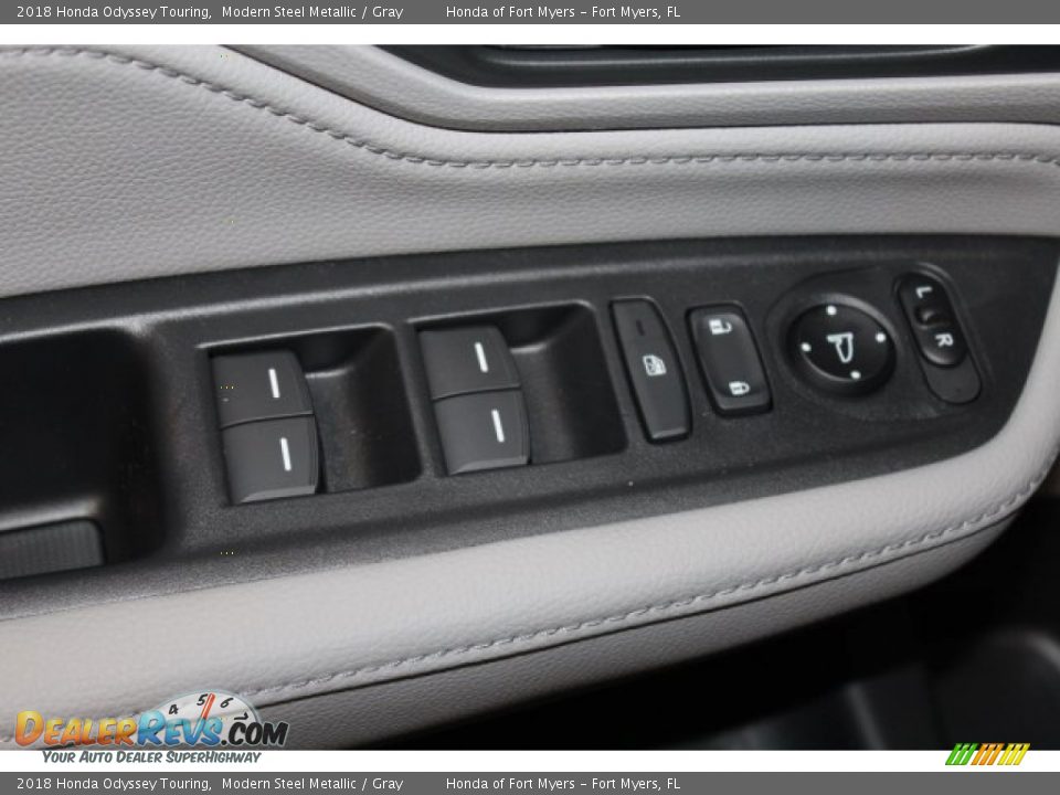 2018 Honda Odyssey Touring Modern Steel Metallic / Gray Photo #11