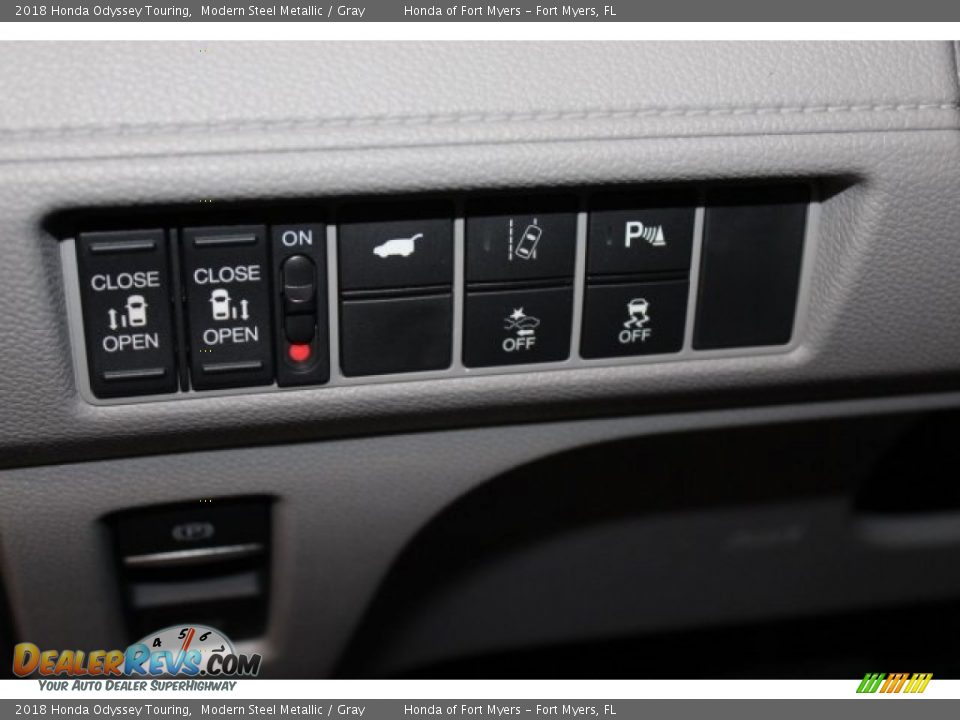 2018 Honda Odyssey Touring Modern Steel Metallic / Gray Photo #14
