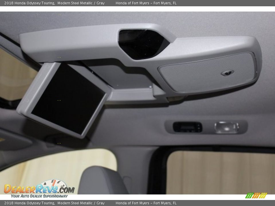 2018 Honda Odyssey Touring Modern Steel Metallic / Gray Photo #25