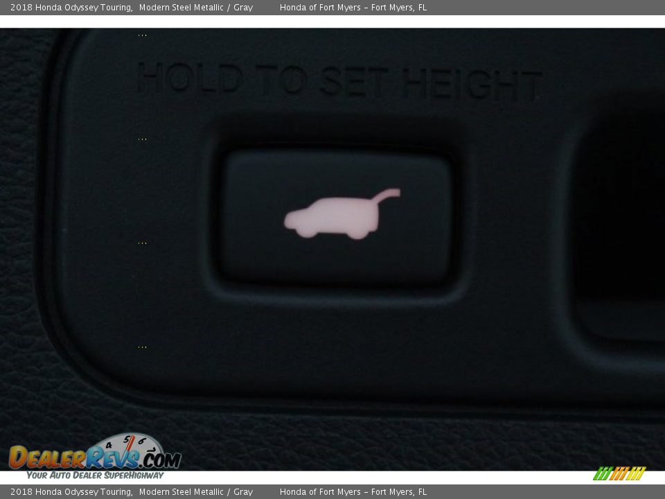 2018 Honda Odyssey Touring Modern Steel Metallic / Gray Photo #28