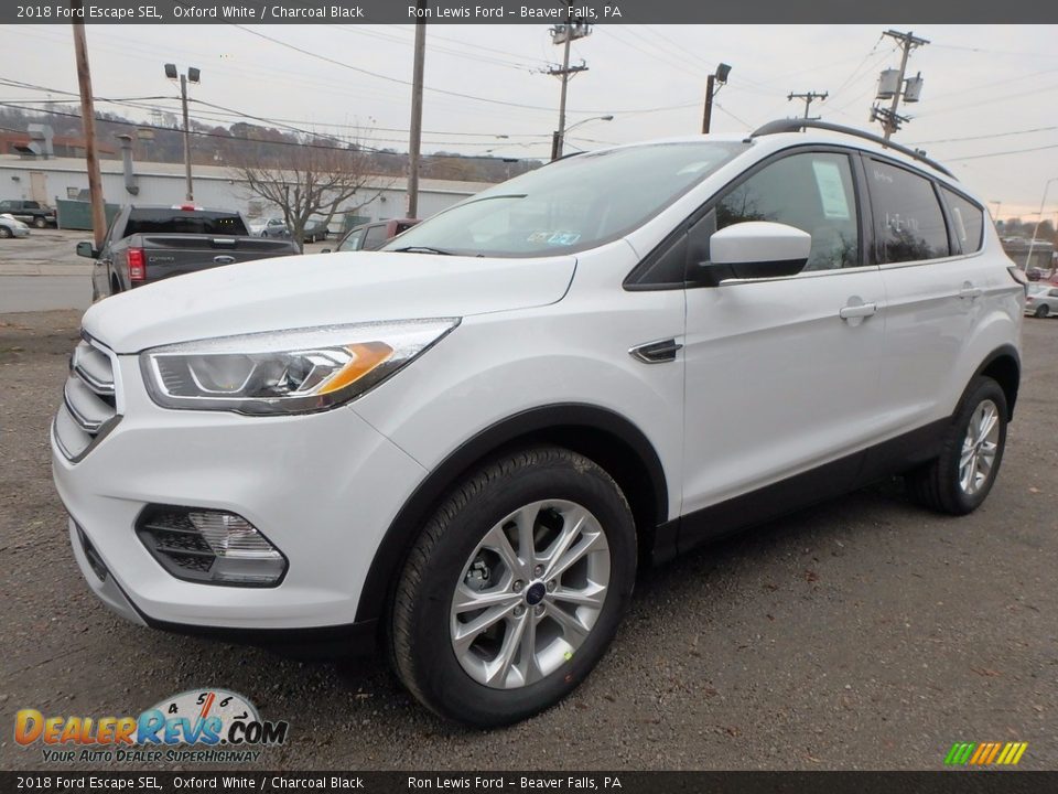 Front 3/4 View of 2018 Ford Escape SEL Photo #7