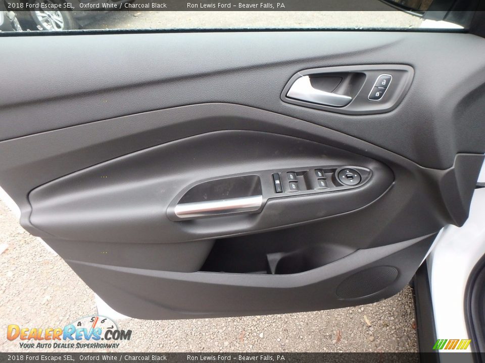 Door Panel of 2018 Ford Escape SEL Photo #14