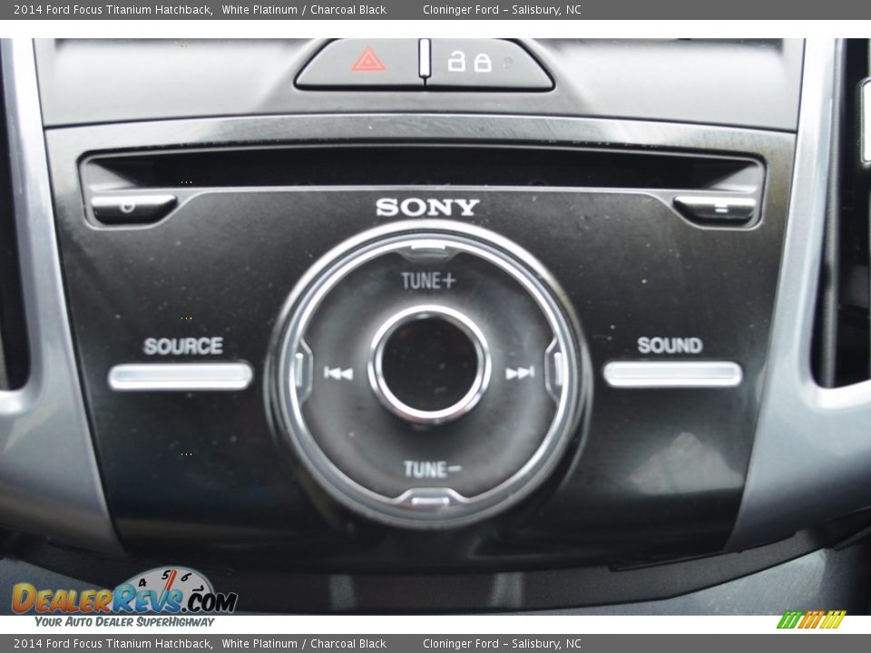 2014 Ford Focus Titanium Hatchback White Platinum / Charcoal Black Photo #20